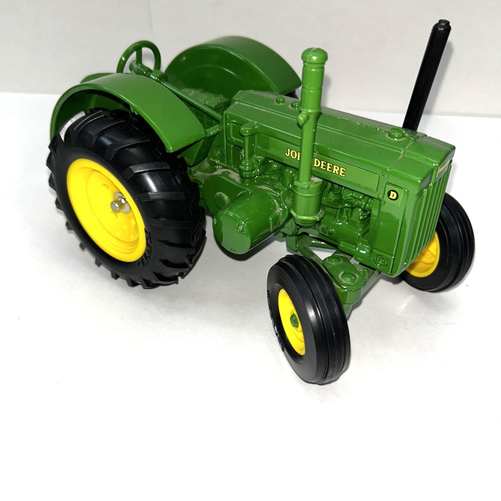 John Deere 1953 Model "D" Tractor Model # 5596 1/16 Scale Diecast Made by Ertl